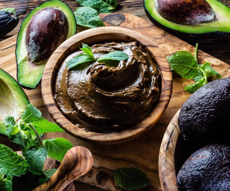 Mousse al cioccolato e avocado pronta in 3 min