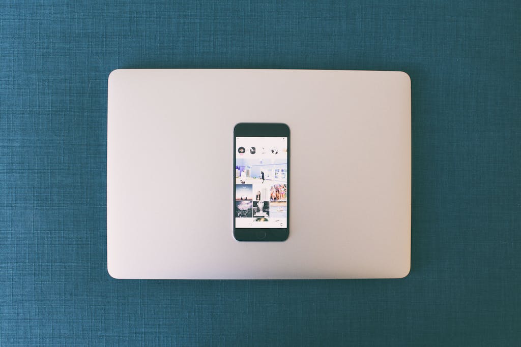 Space Gray Iphone 6 on Macbook